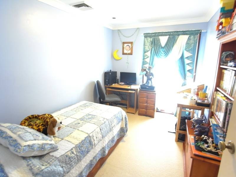 5 Barossa Close, St Clair NSW 2759