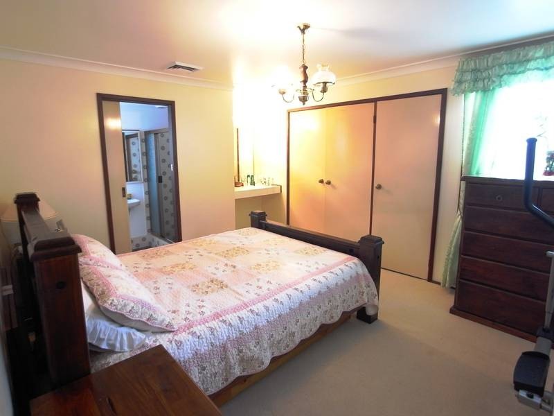 5 Barossa Close, St Clair NSW 2759