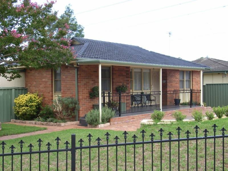 2 Tarawa Street, Lethbridge Park NSW 2770