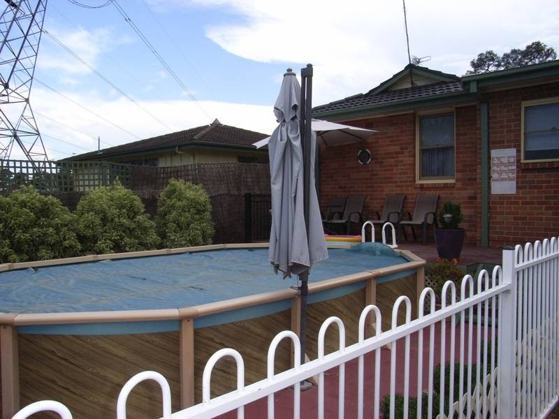 2 Tarawa Street, Lethbridge Park NSW 2770