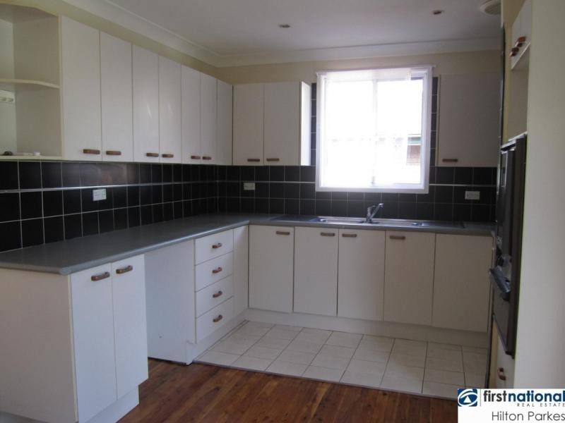 10 Malone Cres, Dean Park NSW 2761