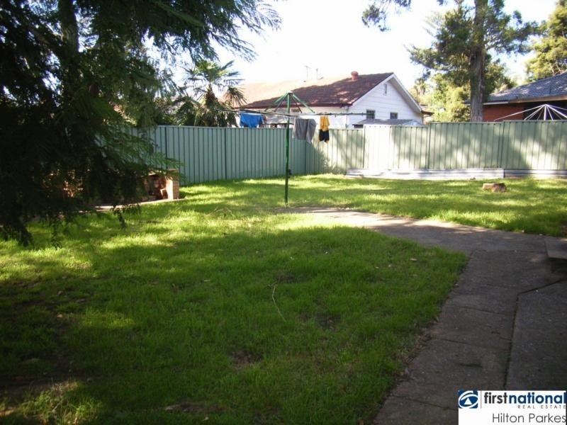 3 Sandakan Cres, Lethbridge Park NSW 2770
