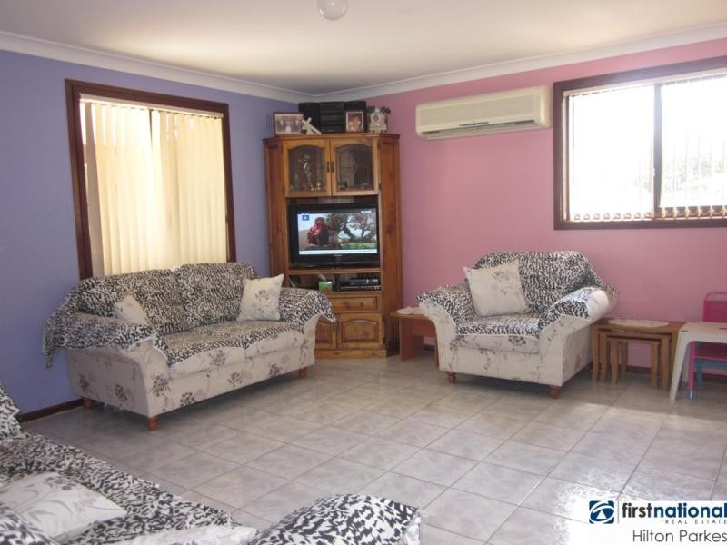 27 Niland Cres, Blackett NSW 2770