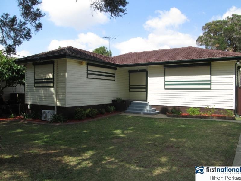 16 Luzon Street, Lethbridge Park NSW 2770