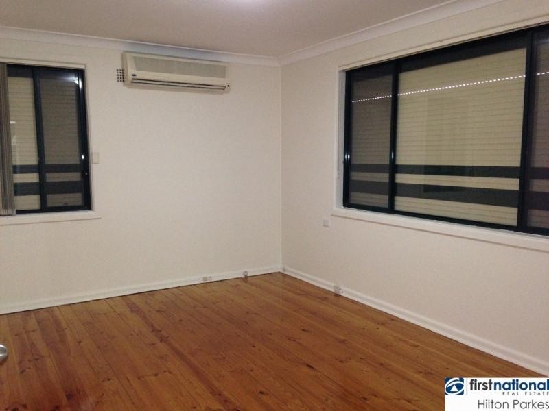 16 Luzon Street, Lethbridge Park NSW 2770