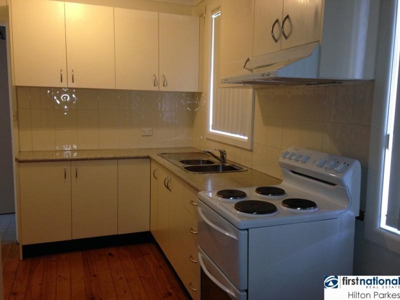 16 Luzon Street, Lethbridge Park NSW 2770