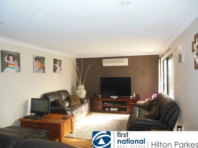 28 Sperring Avenue, Oakhurst NSW 2761