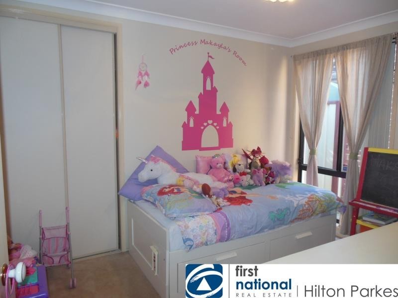 28 Sperring Avenue, Oakhurst NSW 2761