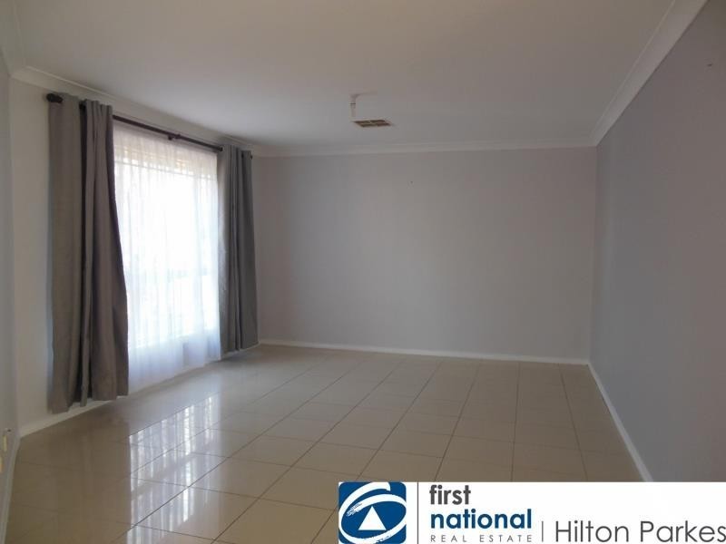 81 Pagoda Cres, Quakers Hill NSW 2763