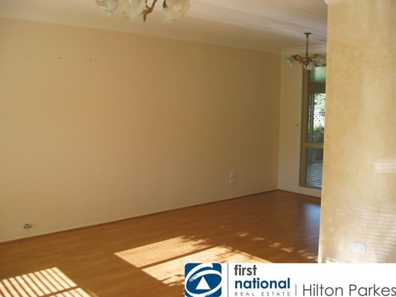 6 Wollaton Grove, Oakhurst NSW 2761