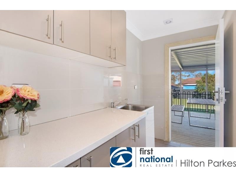 52 Lucena Avenue, Lethbridge Park NSW 2770