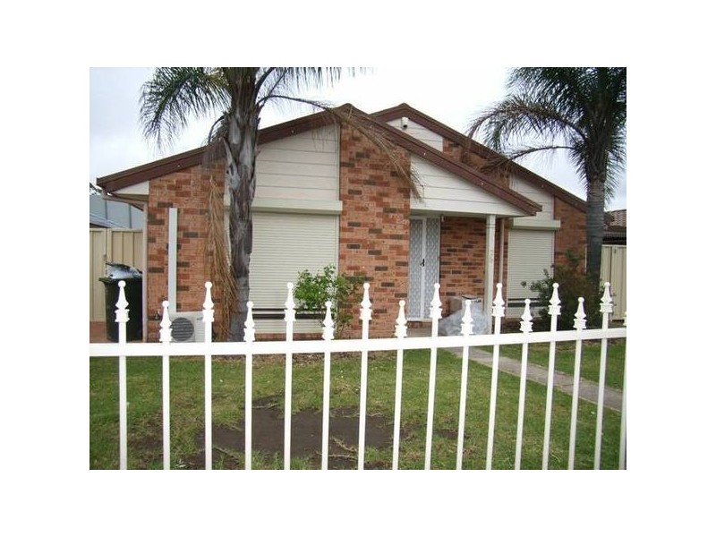 28 Woodley Cres, Glendenning NSW 2761