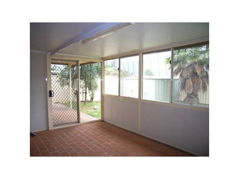 28 Woodley Cres, Glendenning NSW 2761