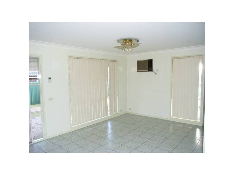 10 Sperring Avenue, Oakhurst NSW 2761