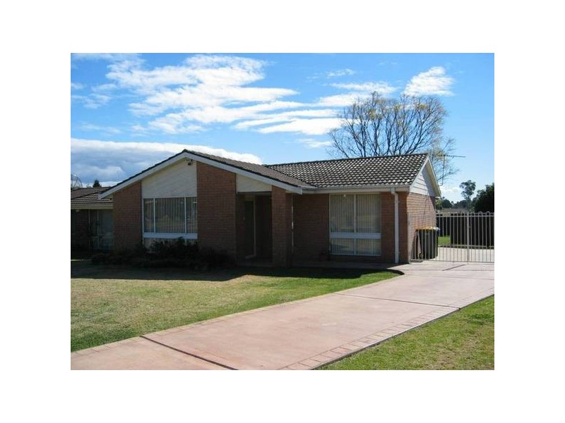 18 Romley Cres, Oakhurst NSW 2761