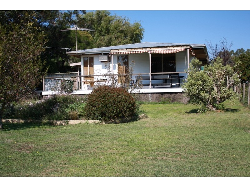 15 QUEEN STREET, Loch VIC 3945