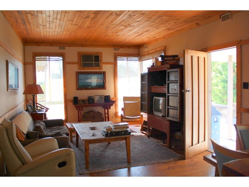 15 QUEEN STREET, Loch VIC 3945