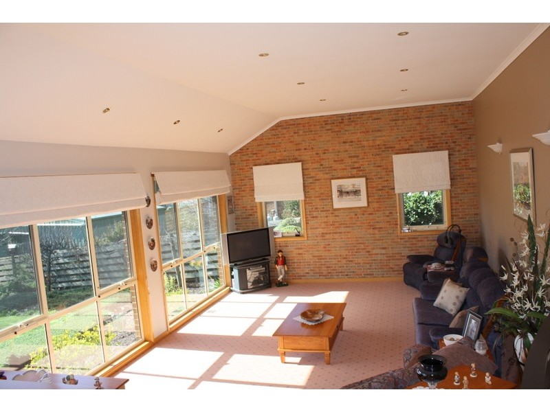 2 Valleyview Parade, Korumburra VIC 3950