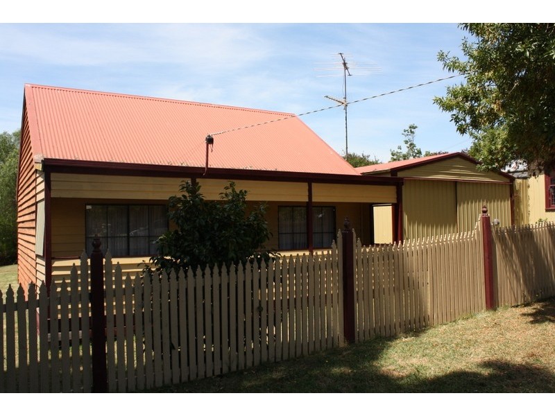 3 Smith Street, Loch VIC 3945
