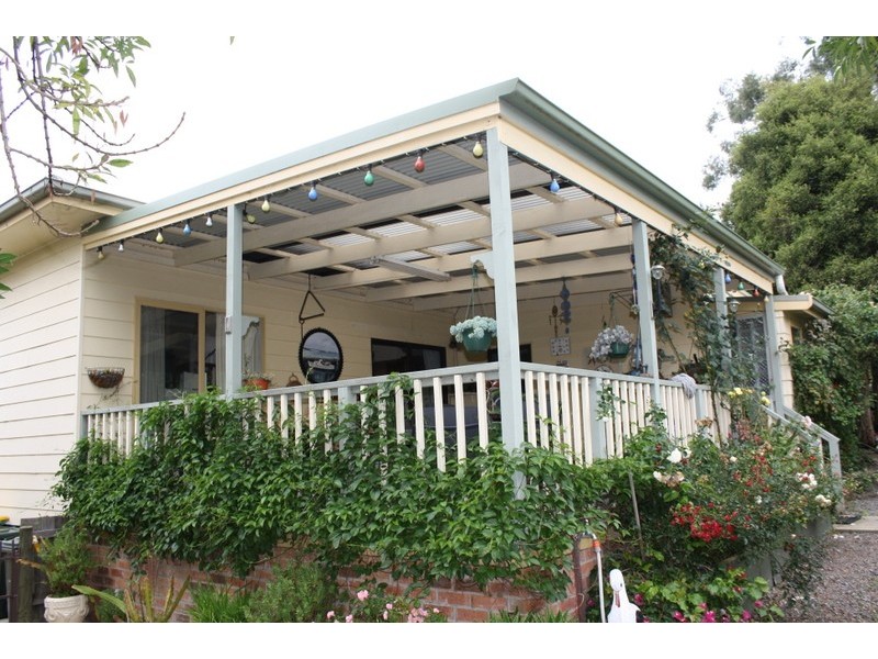 10 Roy, Loch VIC 3945