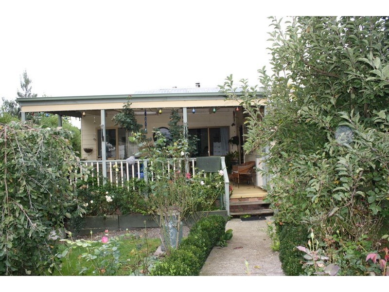 10 Roy, Loch VIC 3945