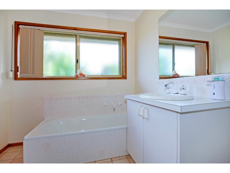 11 Griffin Road, Leongatha VIC 3953