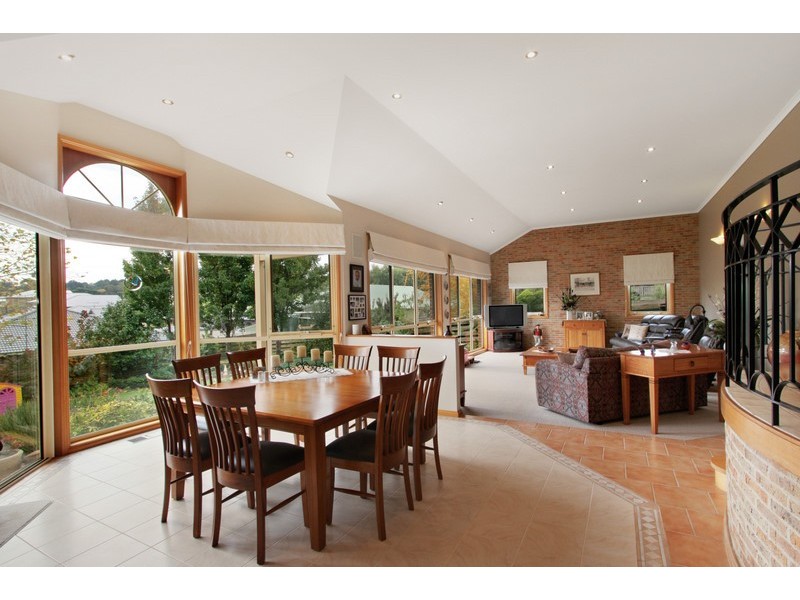 2 Valley View Parade, Korumburra VIC 3950