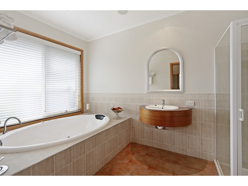 2 Valley View Parade, Korumburra VIC 3950