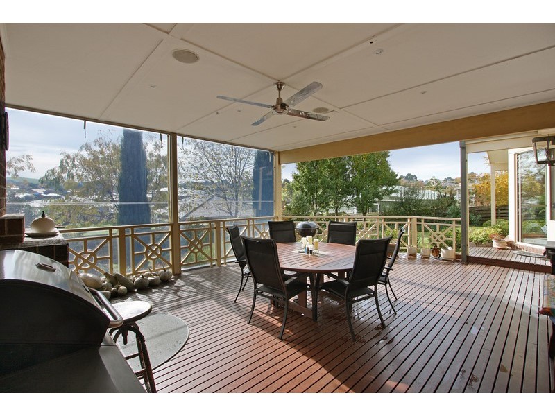 2 Valley View Parade, Korumburra VIC 3950