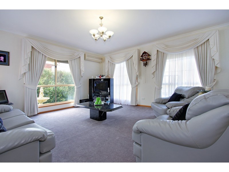 11 Griffin Road, Leongatha VIC 3953