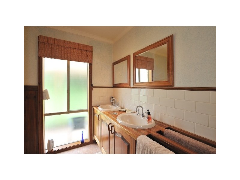 11 Roy Street, Loch VIC 3945