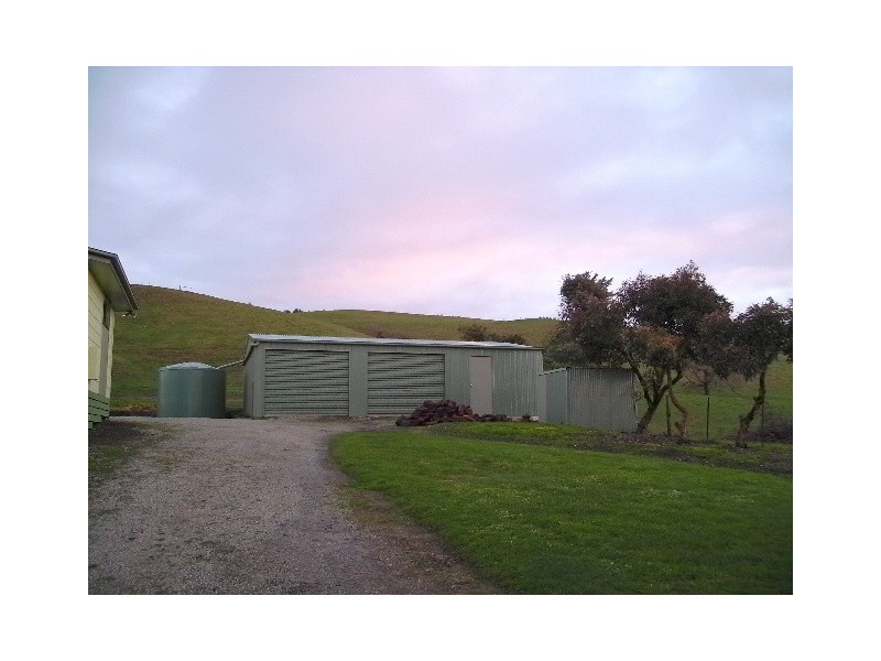 11 Hoskings Road, Jeetho VIC 3945