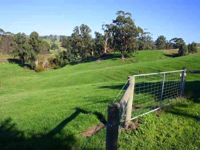 11 Hoskings Road Jeetho, Loch VIC 3945
