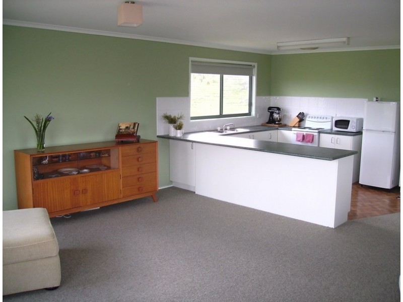 11 Hoskings Road Jeetho, Loch VIC 3945