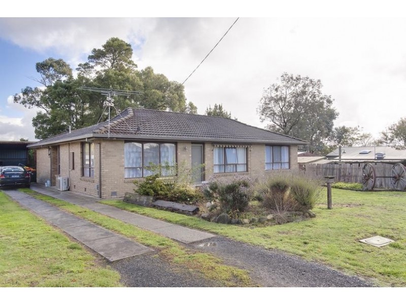 6 Commonwealth Avenue, Korumburra VIC 3950