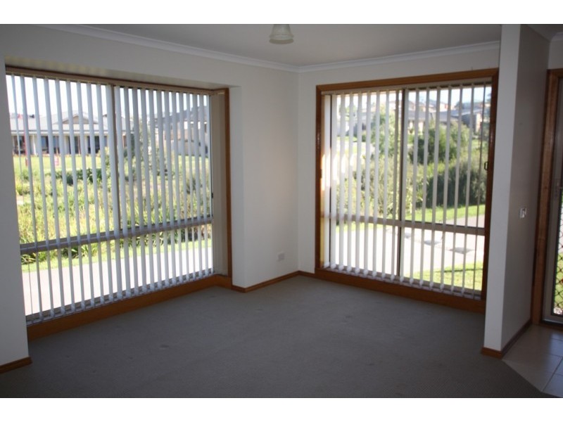 1/10 Woodford Place, Korumburra VIC 3950