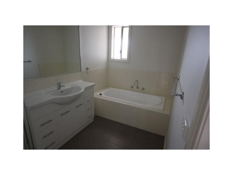 4/49 guys road, Korumburra VIC 3950