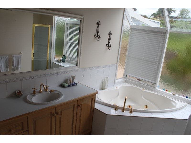 15 Witton STREET, Korumburra VIC 3950