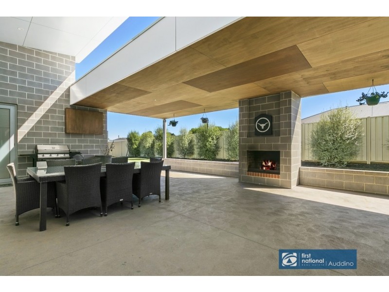 24 Carr Avenue, Leongatha VIC 3953