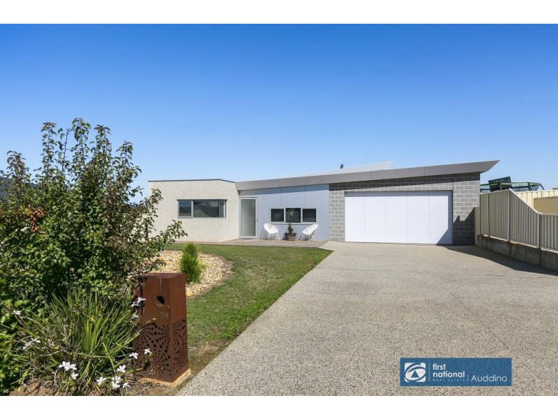 24 Carr Avenue, Leongatha VIC 3953