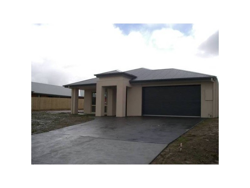 11 ISABELLA BOULEVARD, Korumburra VIC 3950