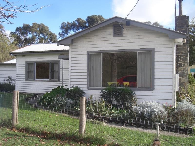 10 Mary Street, Loch VIC 3945