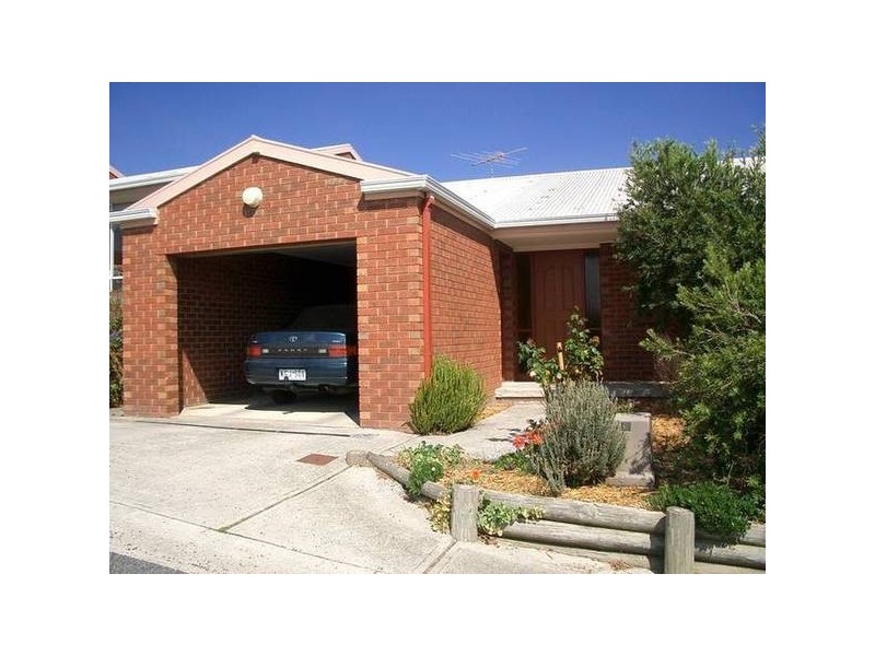 4/ KARMAI COURT, Korumburra VIC 3950