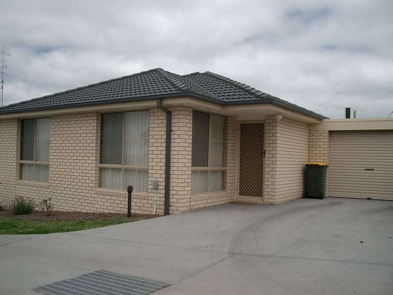 2/2 LITTLE PRINCES STREET, Korumburra VIC 3950