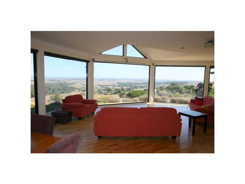 9 Cross Street, Outtrim VIC 3951