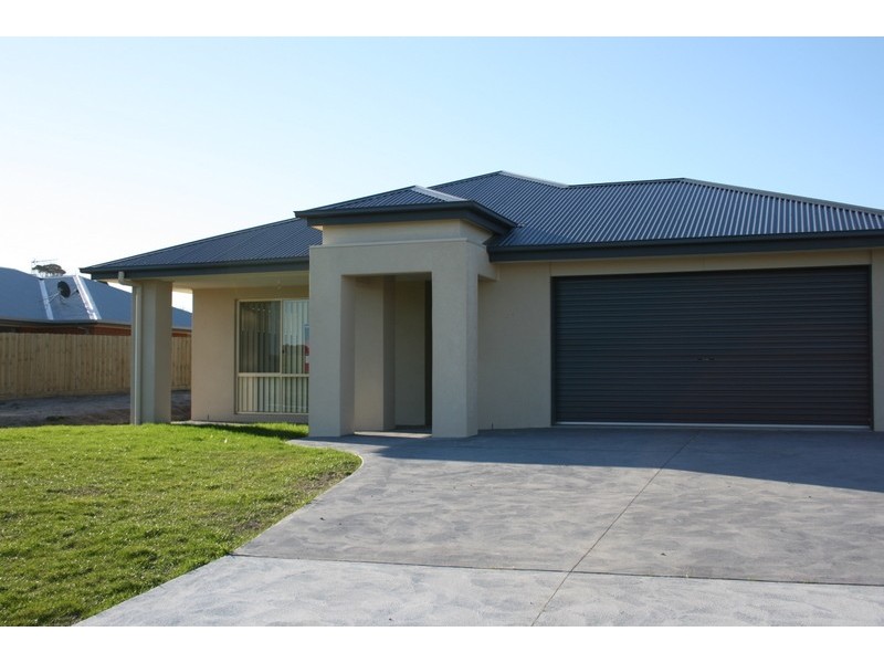 18 ISABELLA BOULAVARD, Korumburra VIC 3950