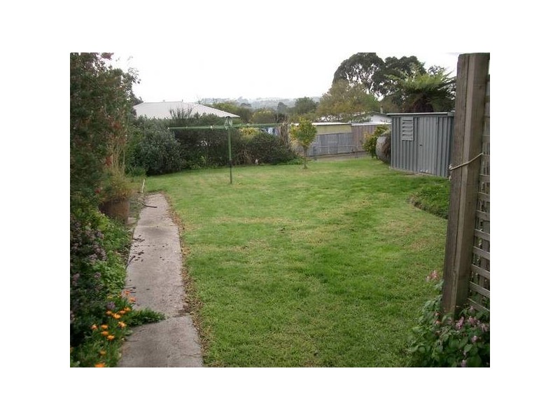 31 Victoria Street, Loch VIC 3945