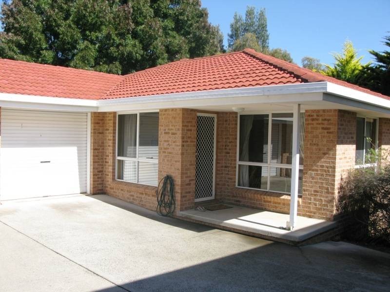 2/8 Nathaniel Pidgeon Drive, Armidale NSW 2350