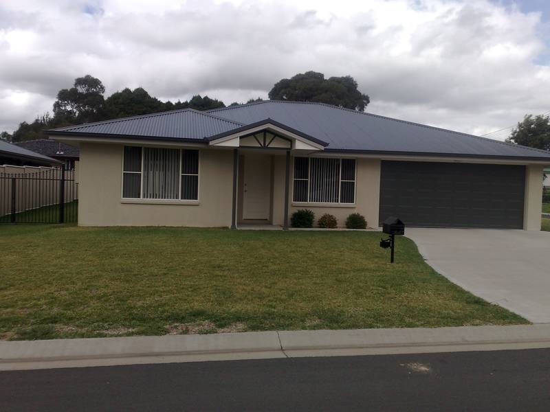 27 Rusden Court, Armidale NSW 2350