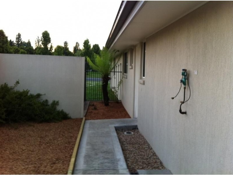 27 Rusden Court, Armidale NSW 2350